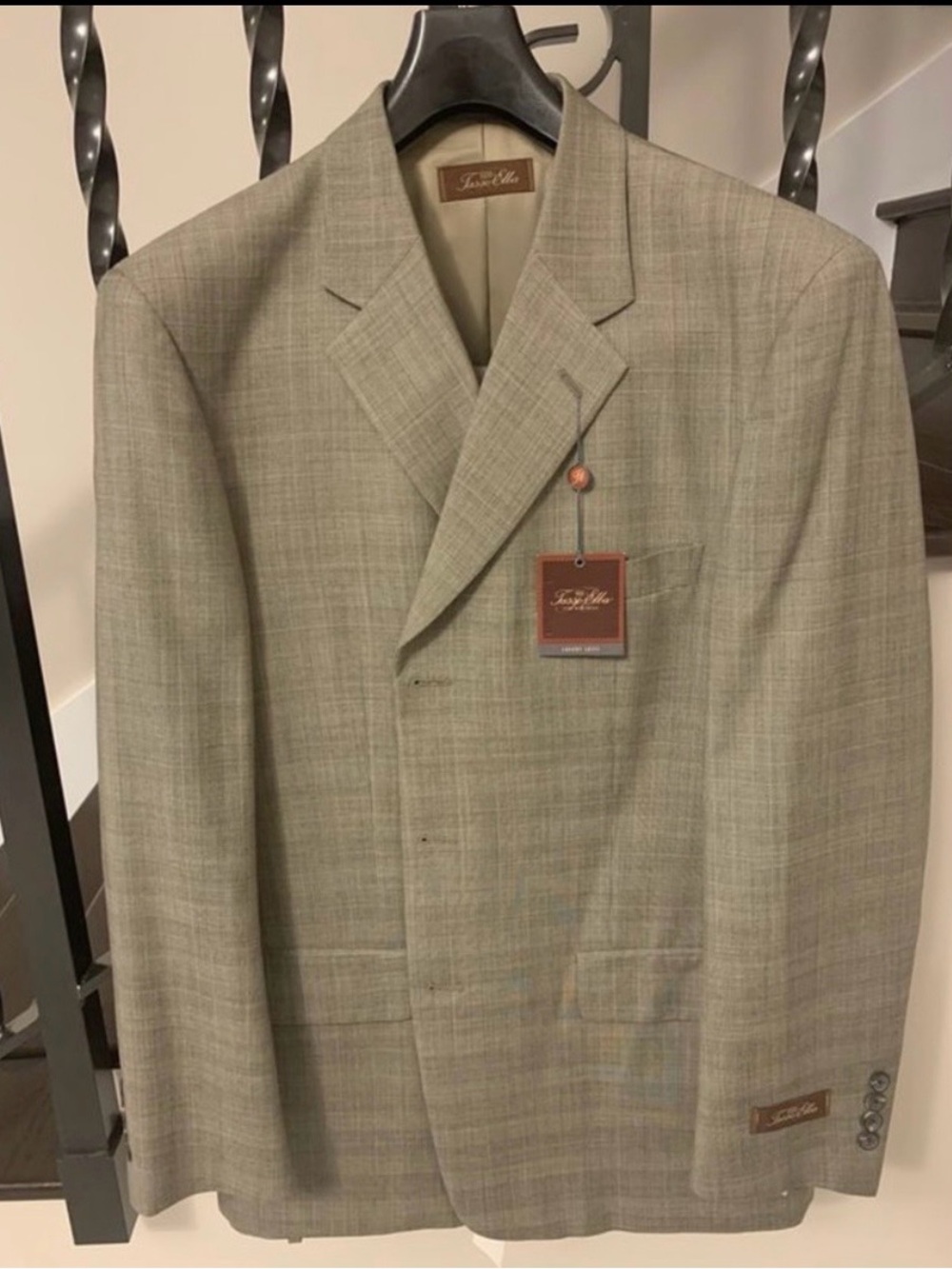 Tasso Elba Men’s Suit 42R / W36 New with Tags